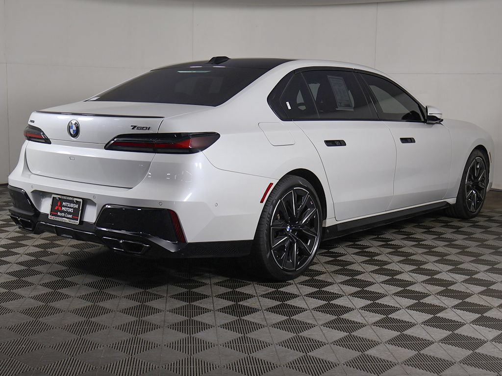 Used 2023 BMW 760i xDrive AWD/4WD image 15