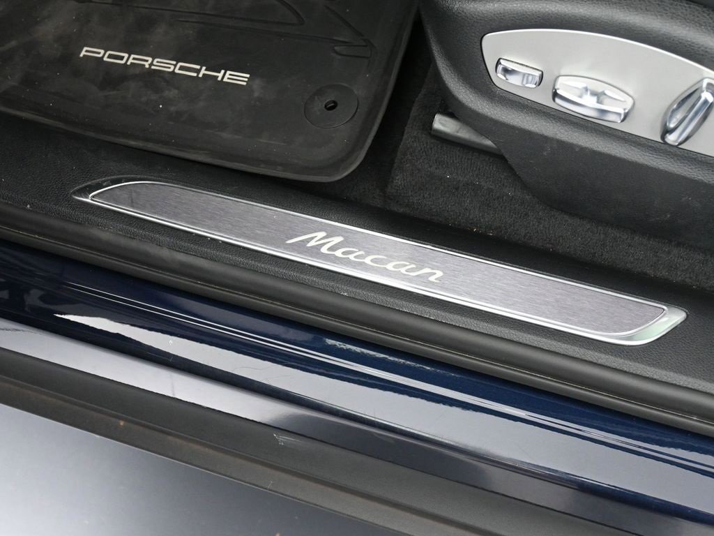 Certified 2023 Porsche Macan Turbo image 16