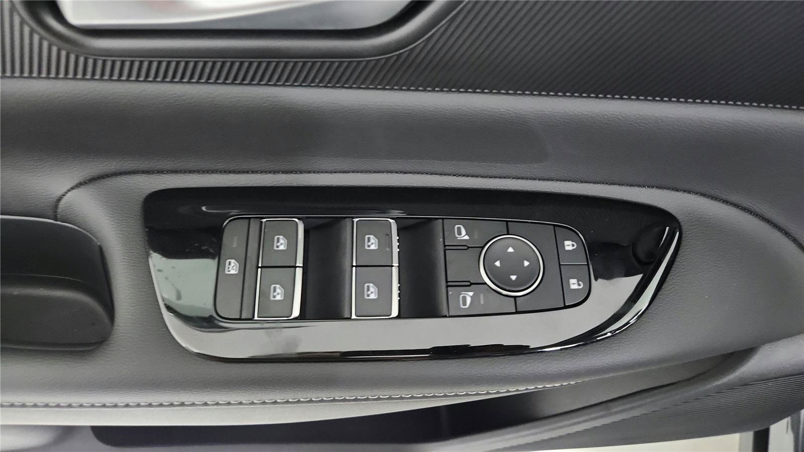 Certified 2025 Nissan Murano SV AWD/4WD image 14