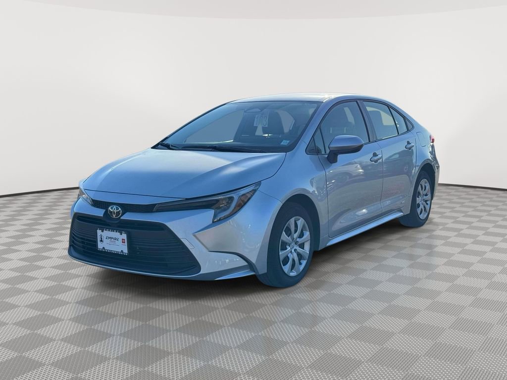 Used 2026 Toyota Corolla LE AWD/4WD image 3