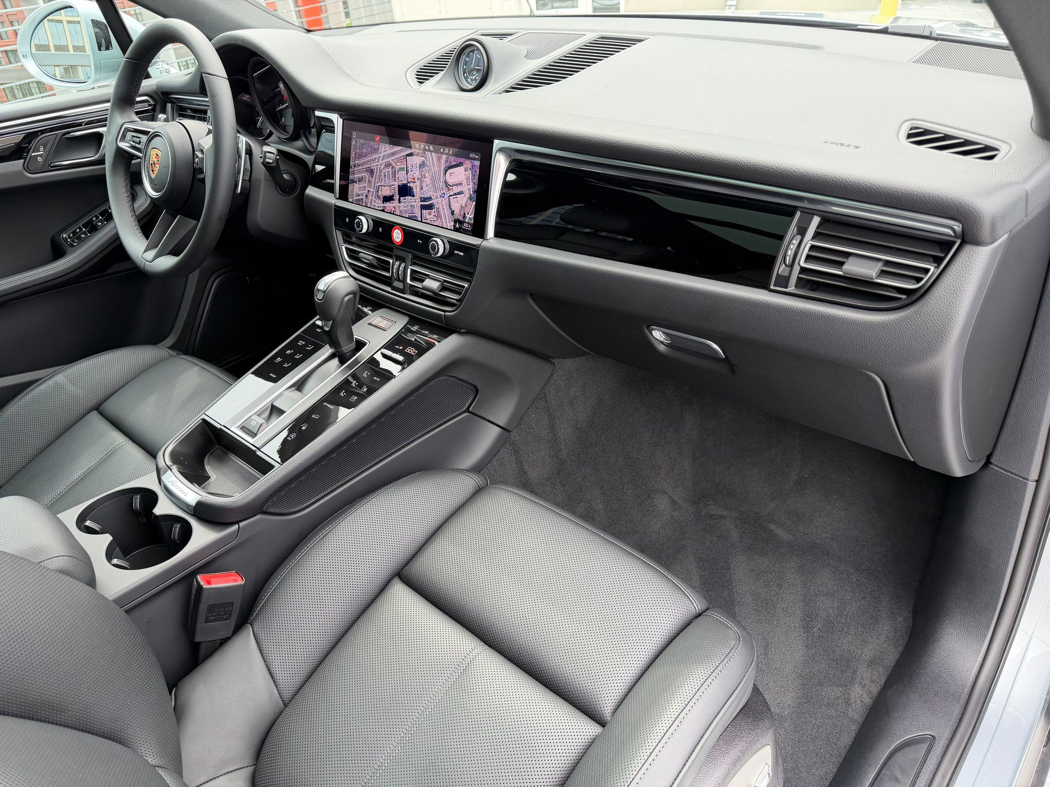 Certified 2026 Porsche Macan image 17