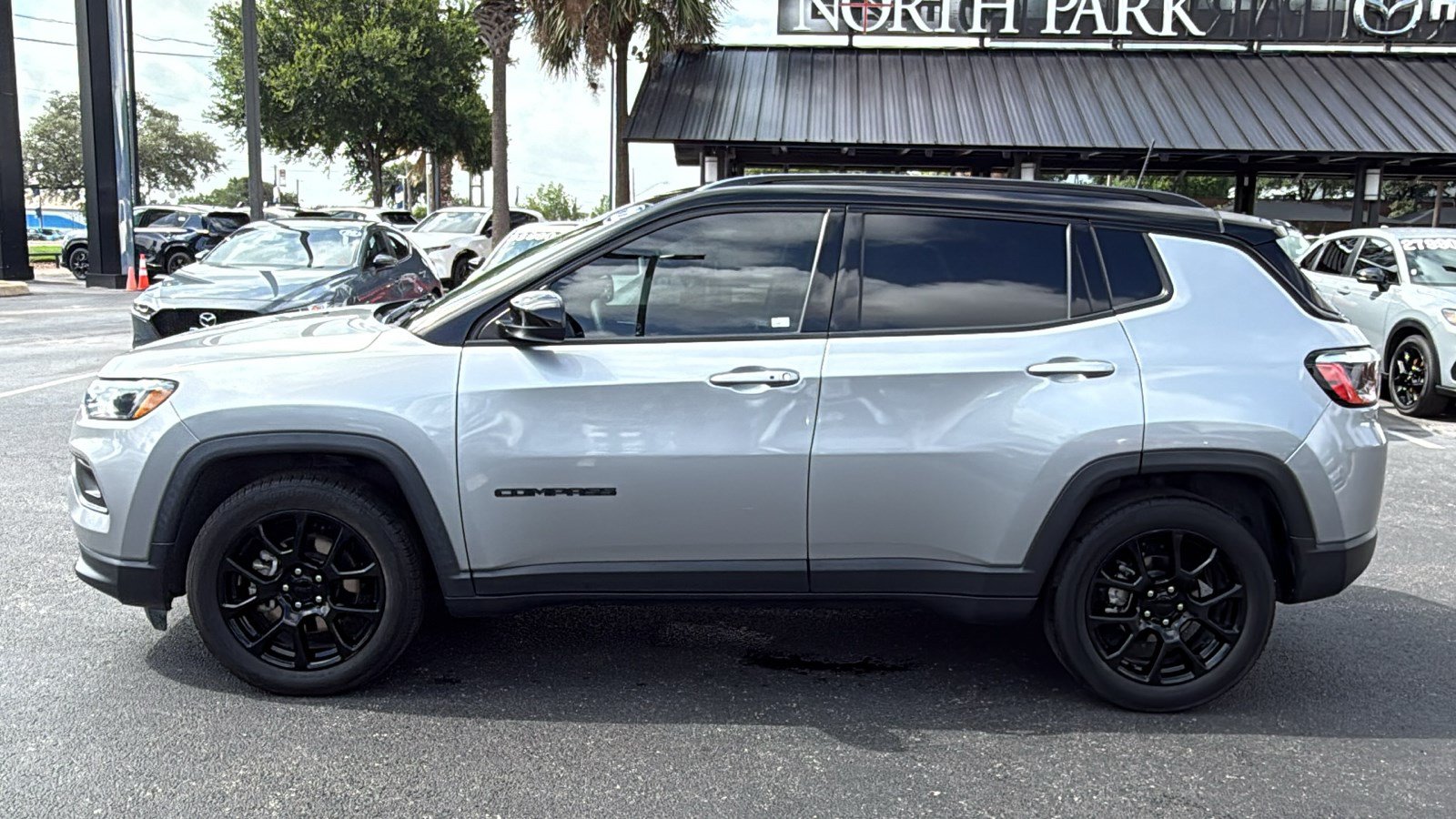 Used 2022 Jeep Compass Latitude FWD image 5