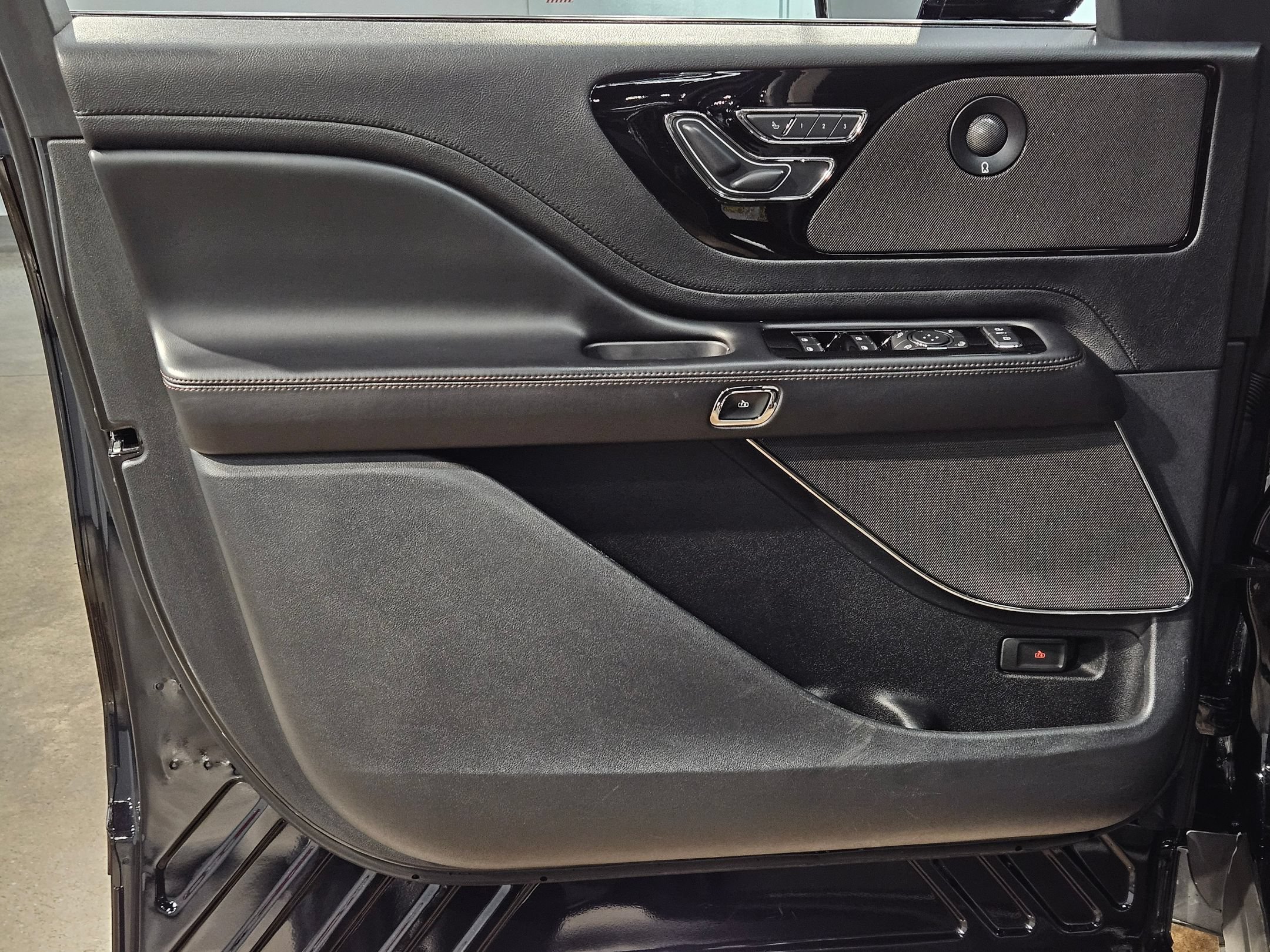 Used 2022 Lincoln Aviator Grand Touring w/ Elements Package Plus AWD/4WD image 20