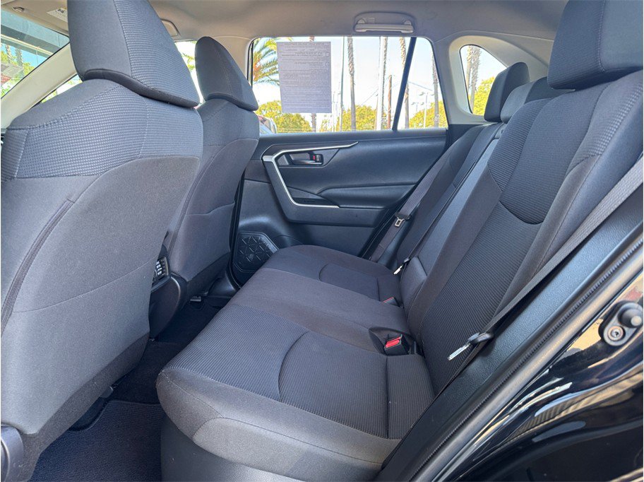 Used 2019 Toyota RAV4 LE w/ Carpet Mat Package AWD/4WD image 20