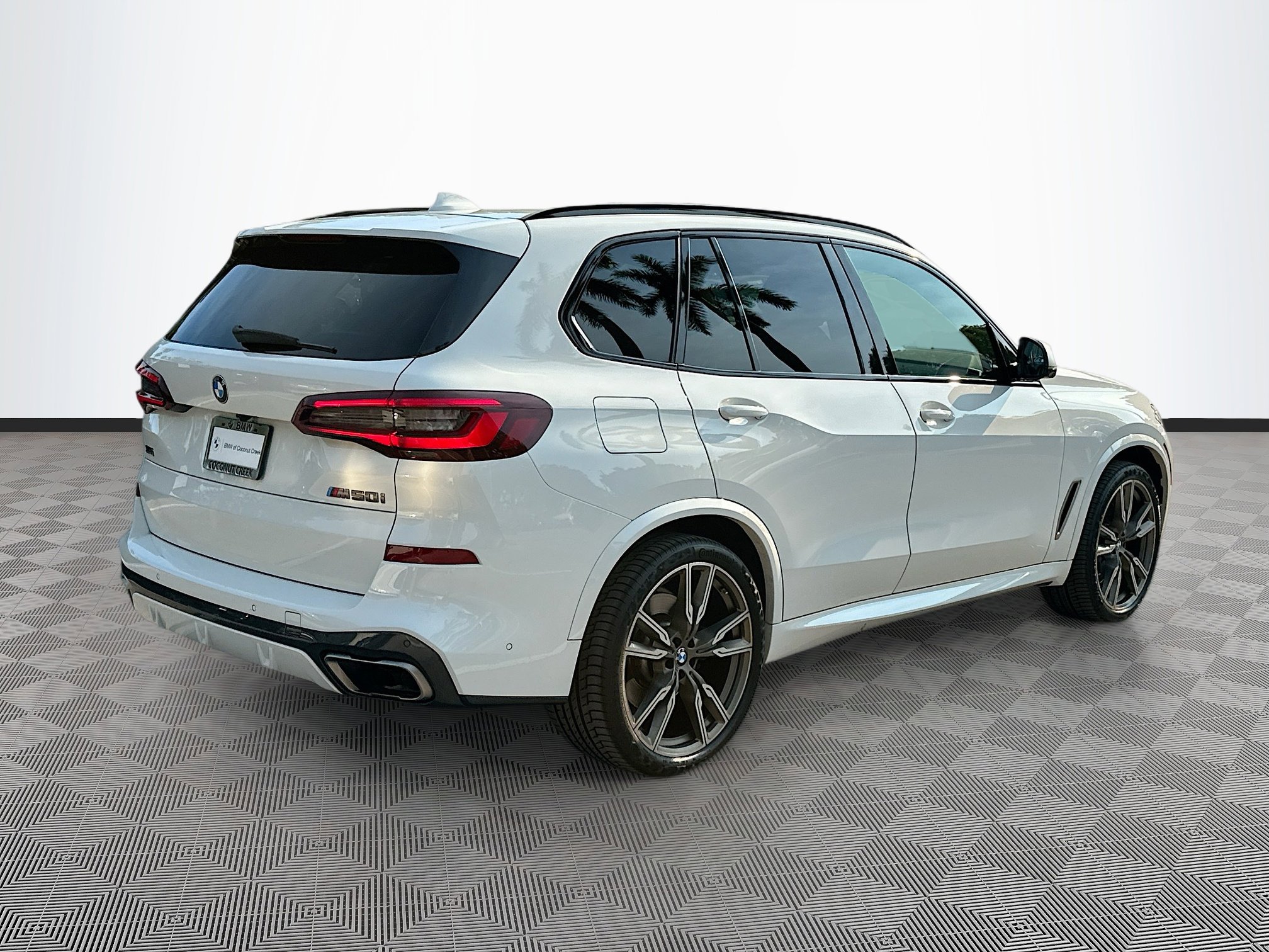 Used 2020 BMW X5 M50i w/ Executive Package image 7