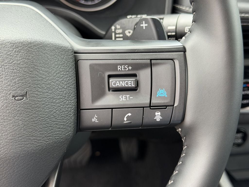 Used 2025 Nissan Rogue SV AWD/4WD image 23