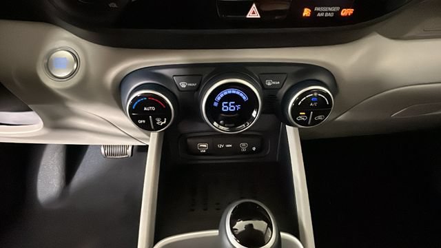Used 2025 Hyundai Venue Limited FWD image 22