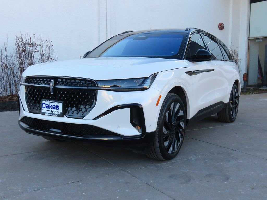 Used 2024 Lincoln Nautilus Reserve w/ Jet Appearance Package (87T) image 4