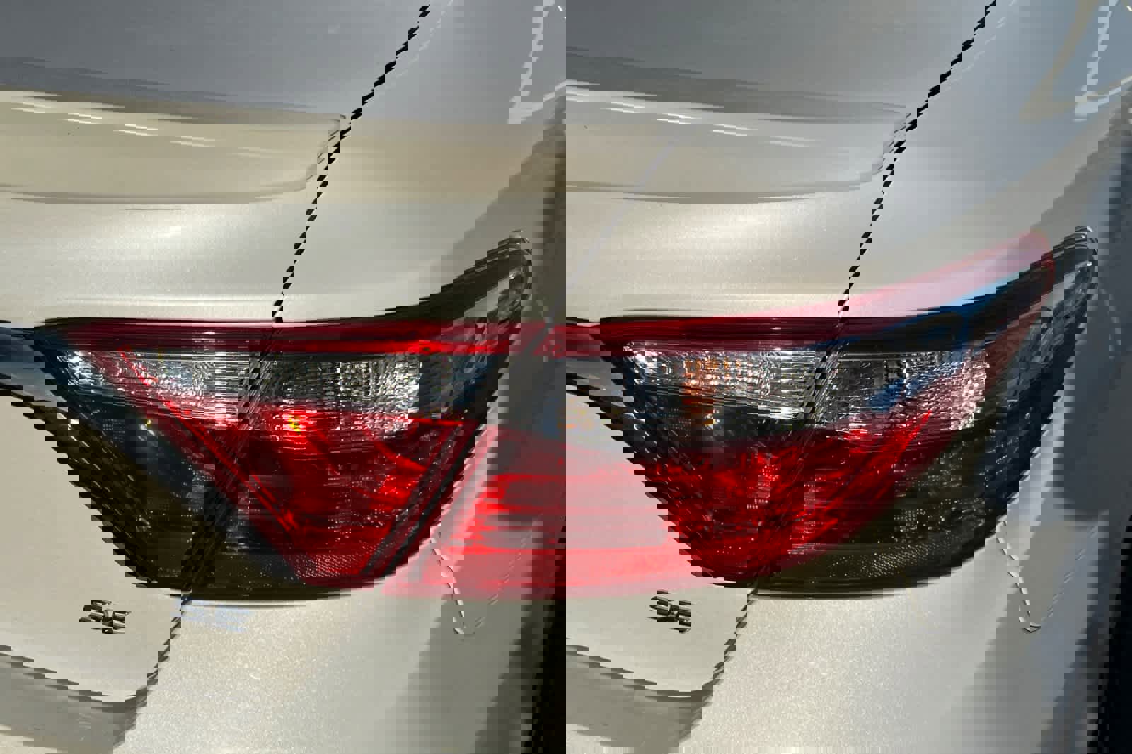 Certified 2016 Toyota Camry SE image 18