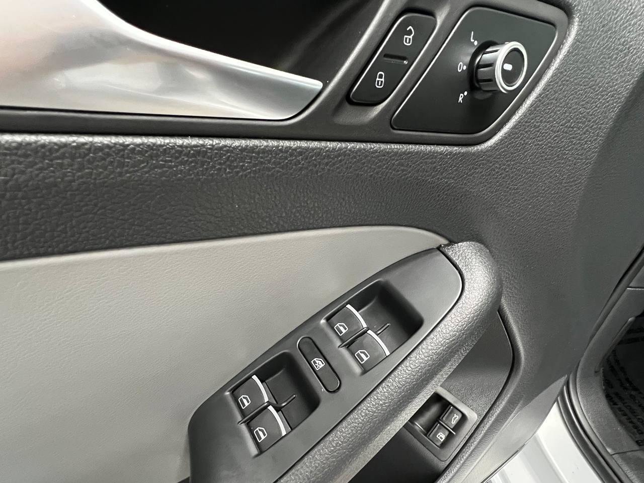 Used 2013 Volkswagen Jetta Hybrid Sedan FWD image 21