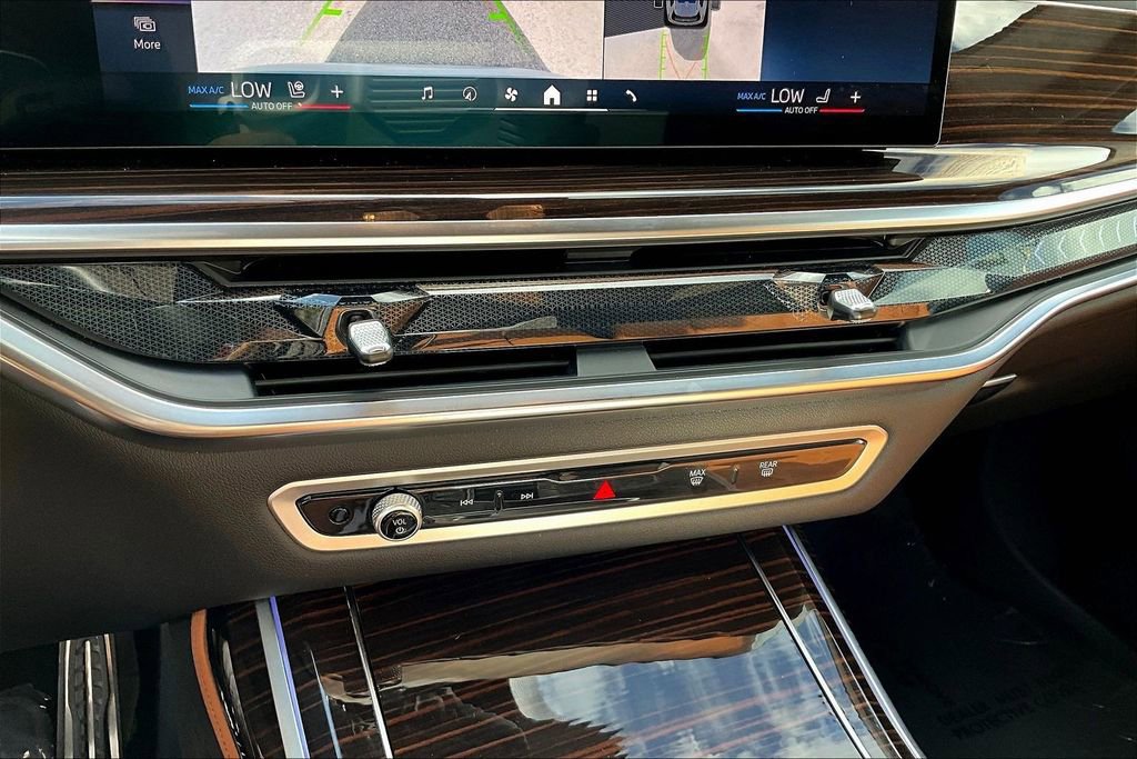 Used 2026 BMW X7 xDrive40i image 16