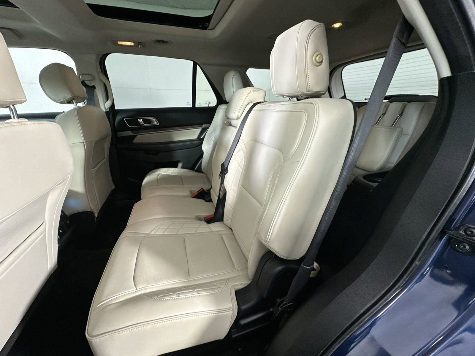 Used 2016 Ford Explorer Platinum image 27
