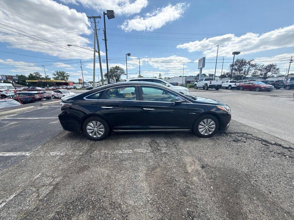 Used 2016 Hyundai Sonata SE FWD image 3