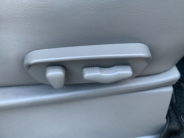 Used 2013 Nissan Frontier SL w/ Moonroof Pkg image 12