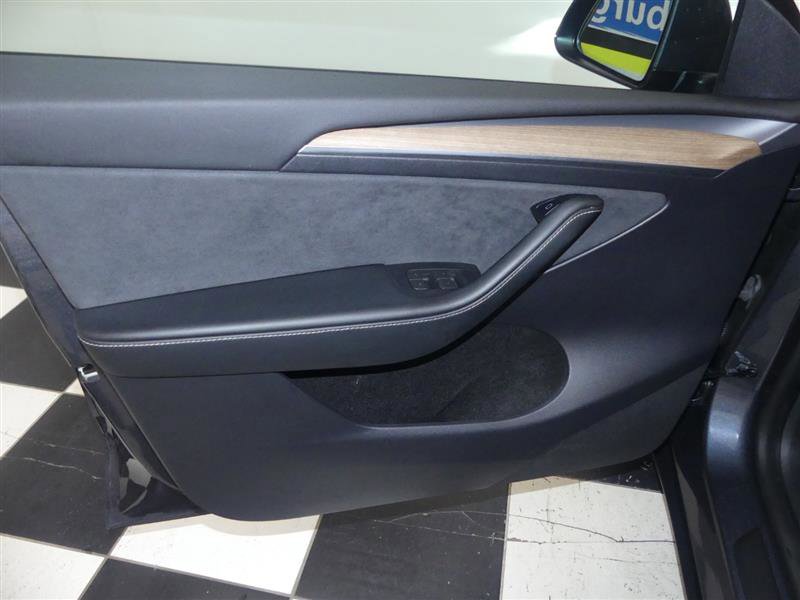 Used 2023 Tesla Model Y Long Range AWD/4WD image 22