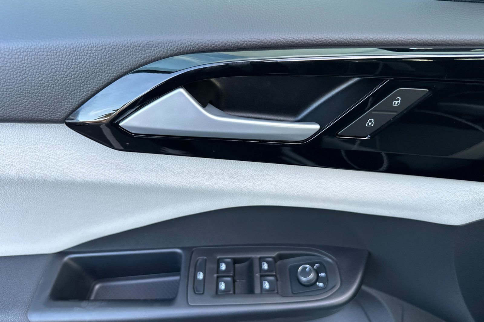 New 2026 Volkswagen Taos S FWD image 9