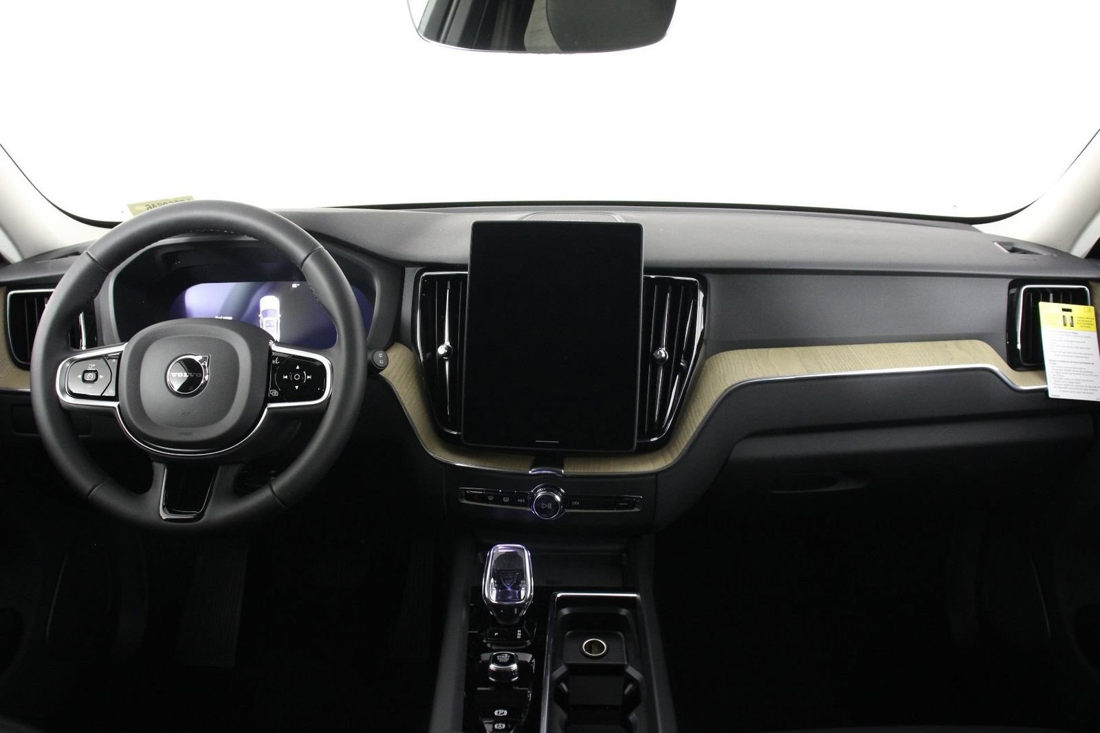 New 2026 Volvo XC60 B5 Plus w/ Climate Package PRO AWD/4WD image 5