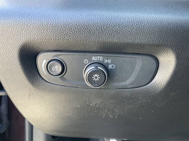 Used 2023 Chevrolet Traverse Premier FWD image 35