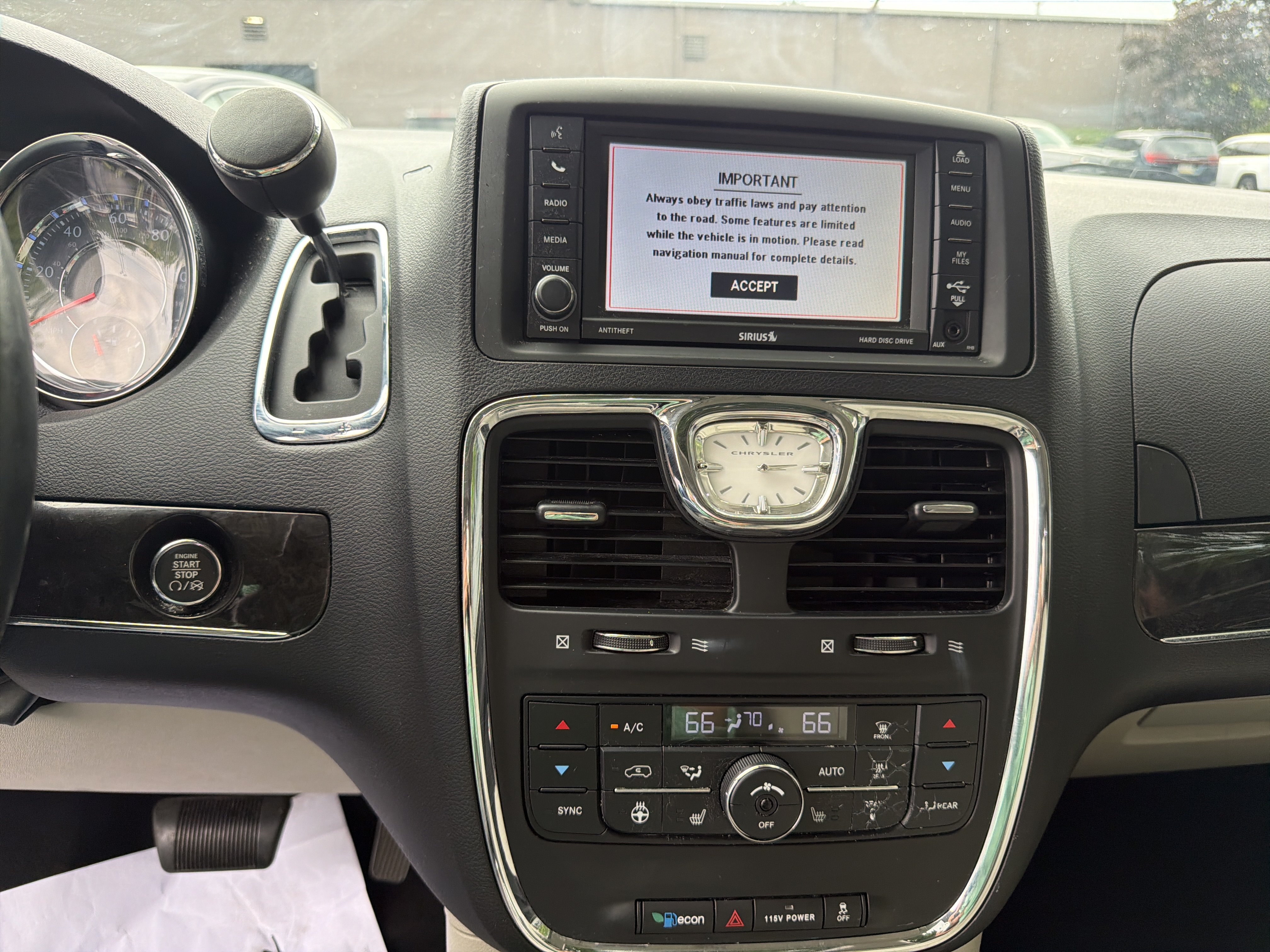 Used 2014 Chrysler Town & Country Touring-L w/ Driver Convenience Group FWD image 19