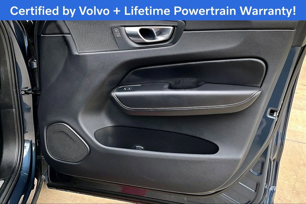 Certified 2025 Volvo XC60 B5 Core image 25