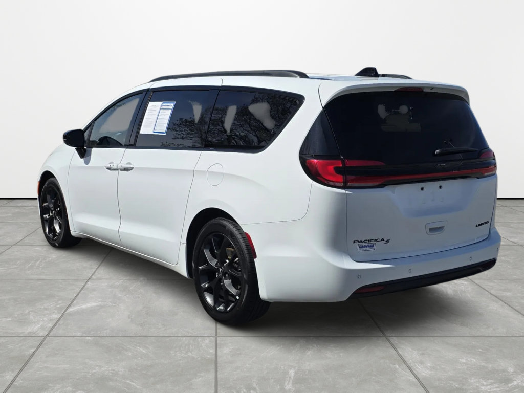 Used 2025 Chrysler Pacifica Limited FWD image 6