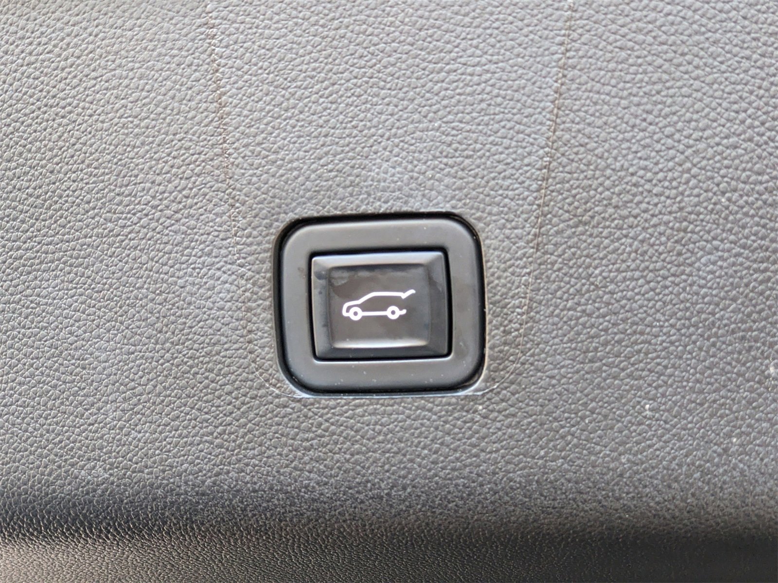 Used 2023 Chevrolet Traverse LT image 8