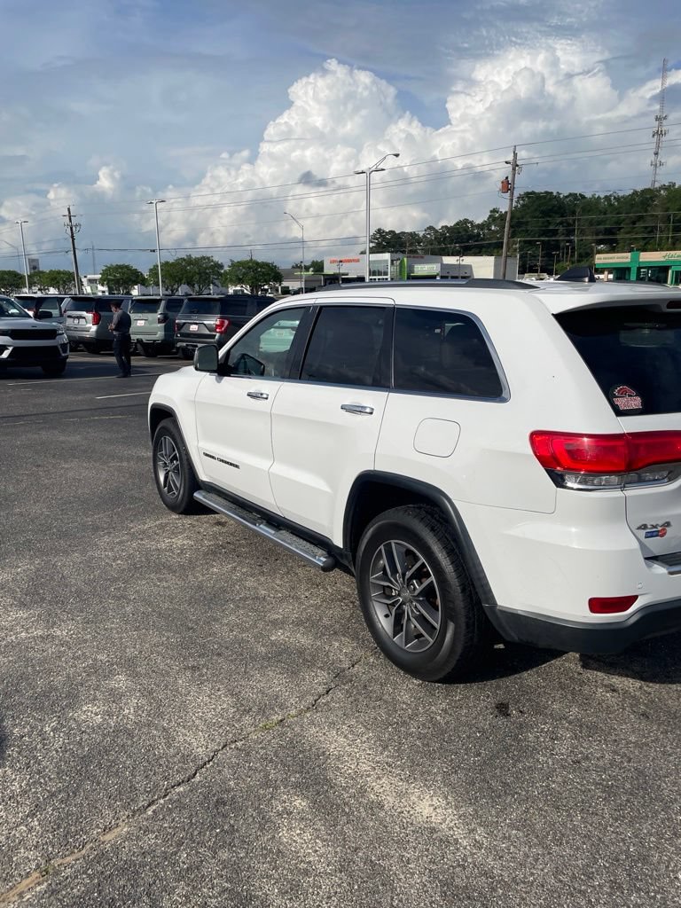 Used 2017 Jeep Grand Cherokee Limited w/ Mopar Chrome Edition Group AWD/4WD image 3