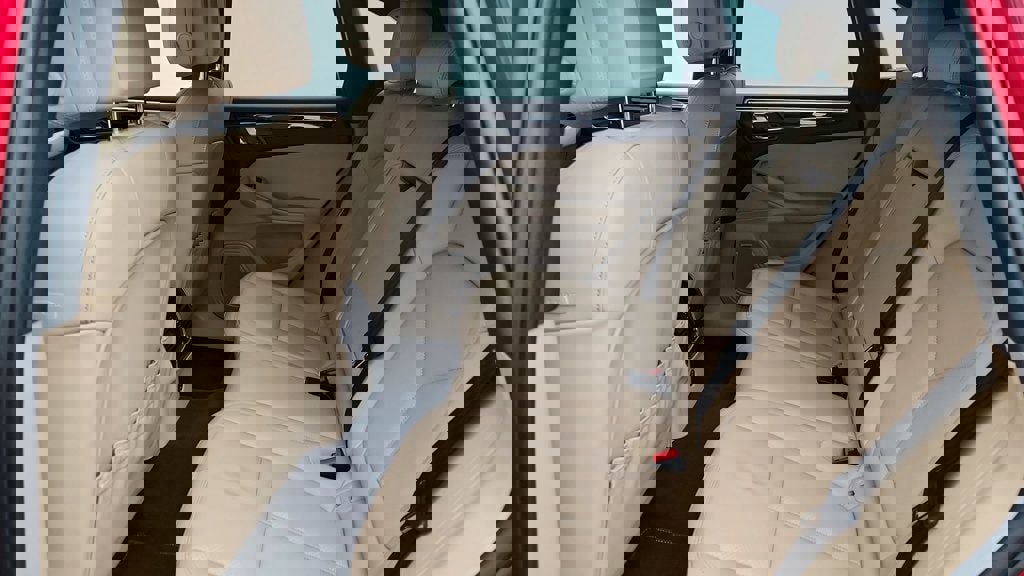 Used 2024 Porsche Macan Base w/ Premium+ Pkg, 21   Whe image 21