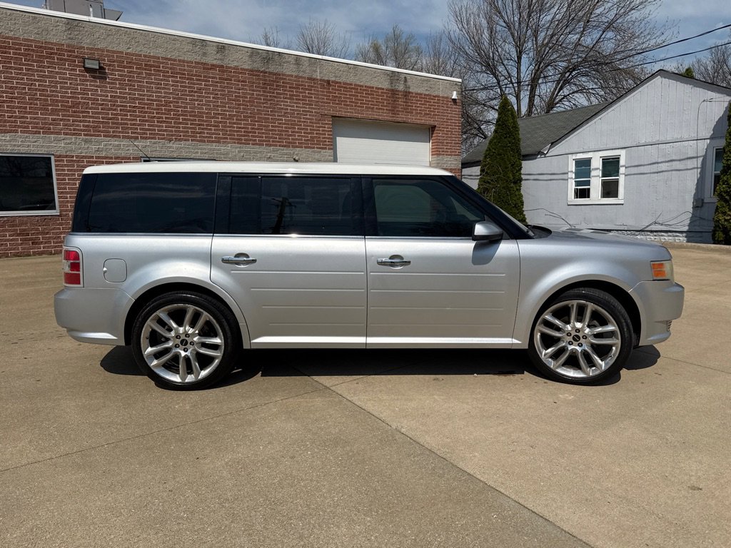 Used 2010 Ford Flex SEL FWD image 4