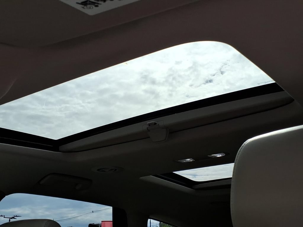 Used 2018 Buick Enclave Premium AWD/4WD image 17