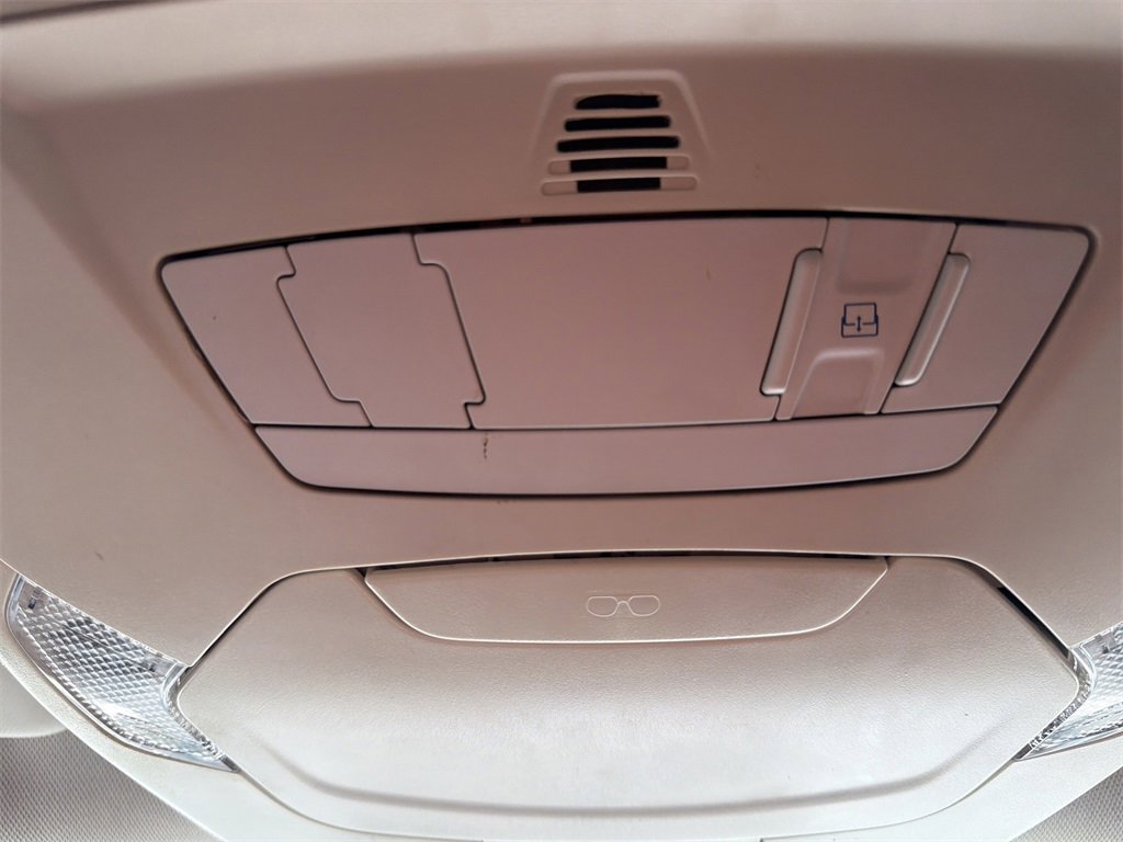 Used 2016 Ford Focus SE w/ SE Sport Package image 34