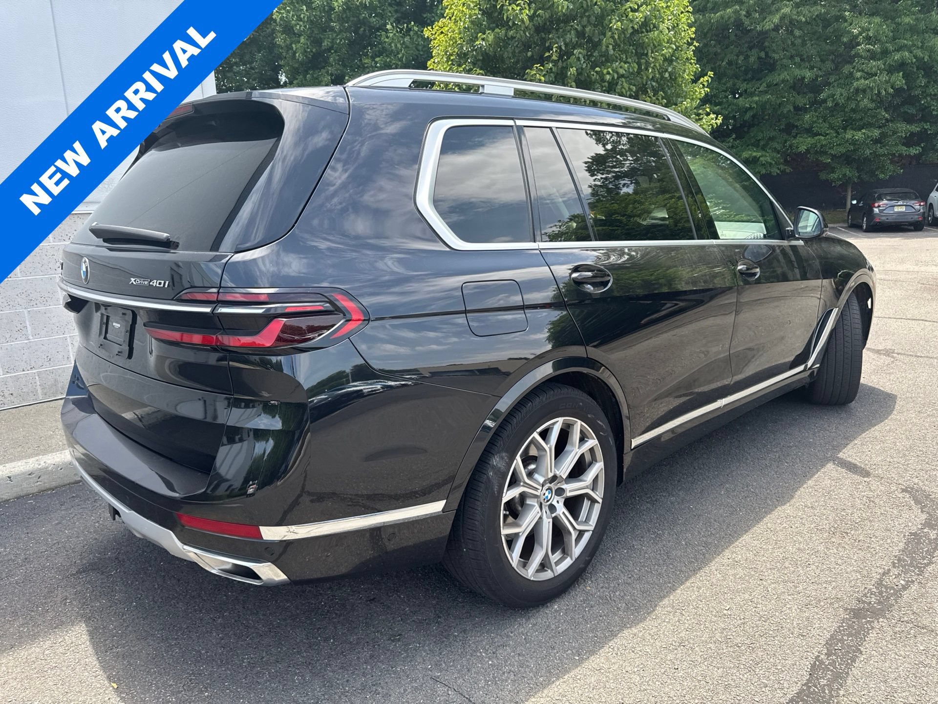 Used 2024 BMW X7 xDrive40i w/ Climate Comfort Package AWD/4WD image 2