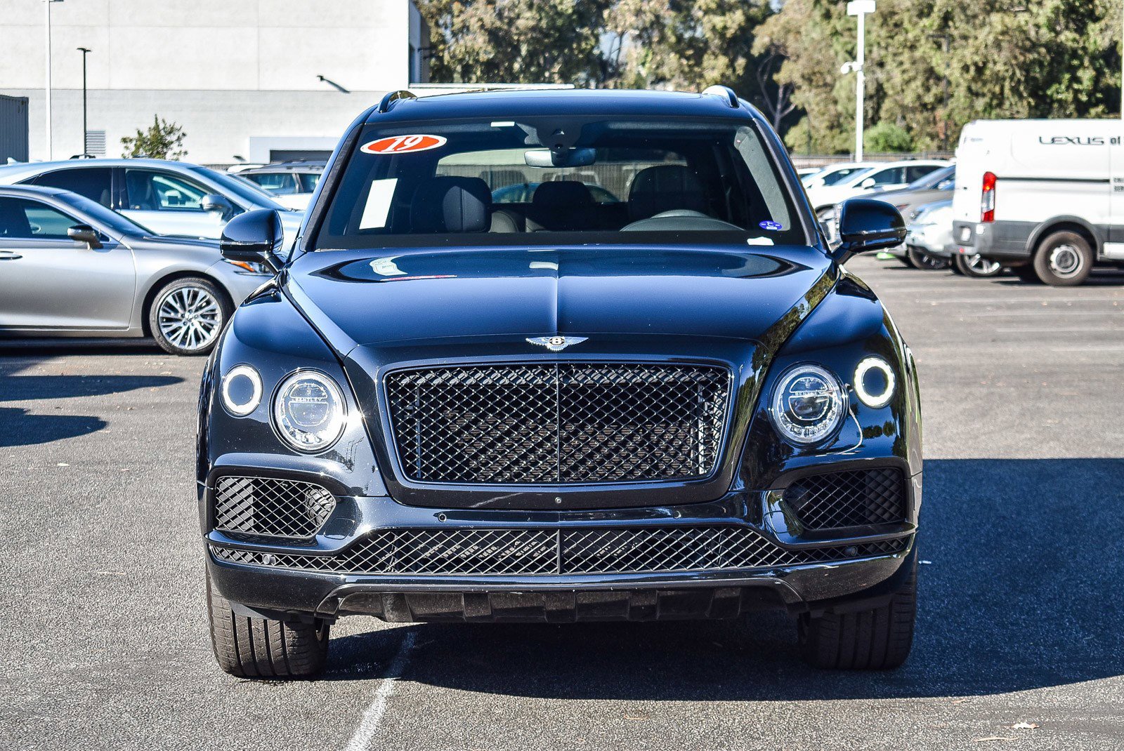 Used 2019 Bentley Bentayga image 2
