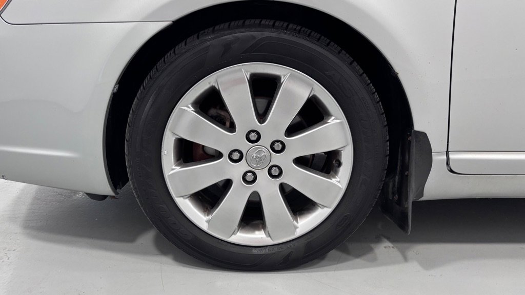Used 2005 Toyota Avalon XLS image 30