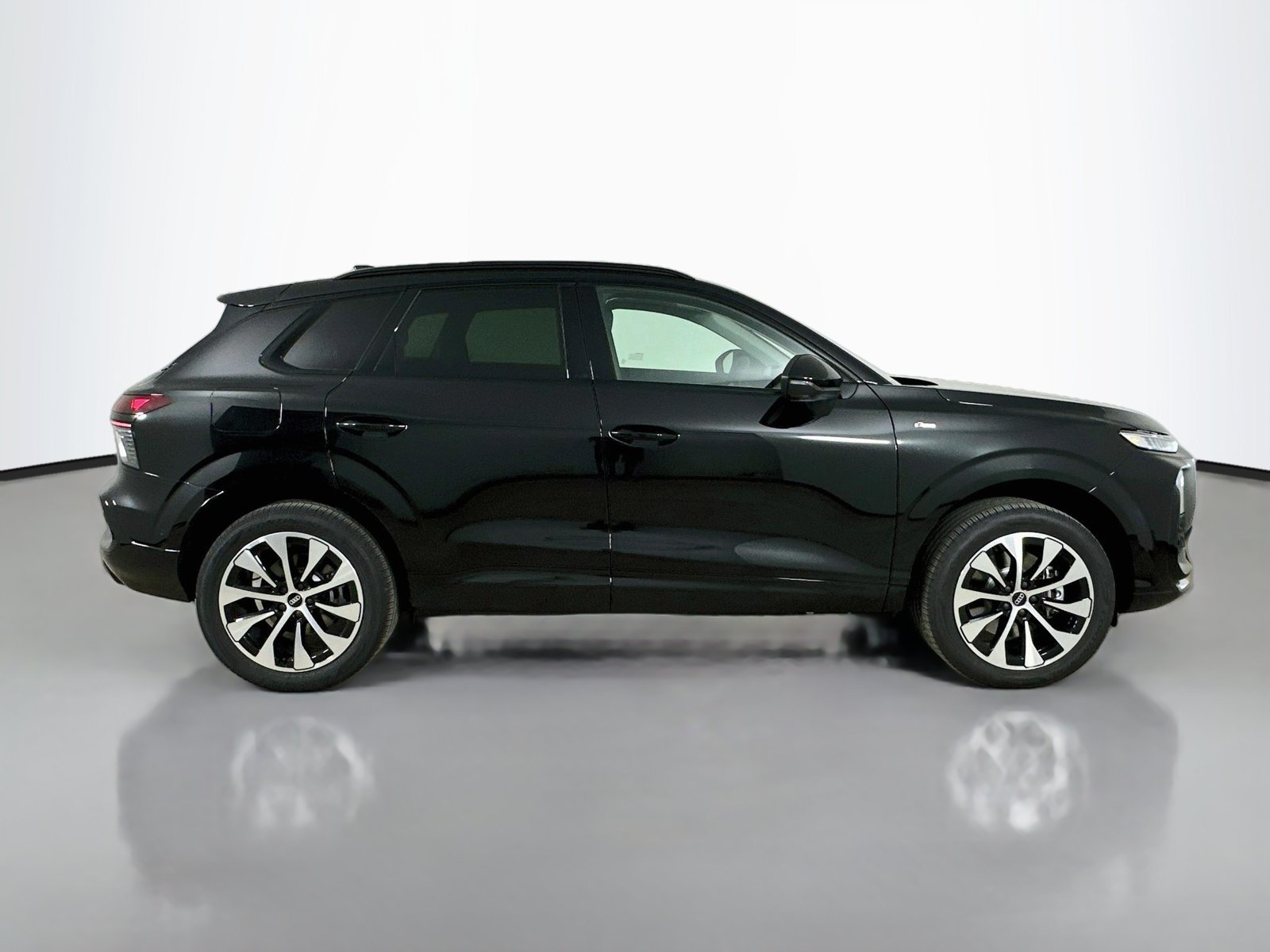 New 2026 Audi Q3 quattro 2.0T AWD/4WD image 4