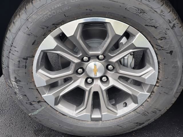 New 2026 Chevrolet Suburban LS image 6