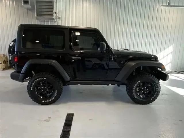 Used 2022 Jeep Wrangler Sport AWD/4WD image 2