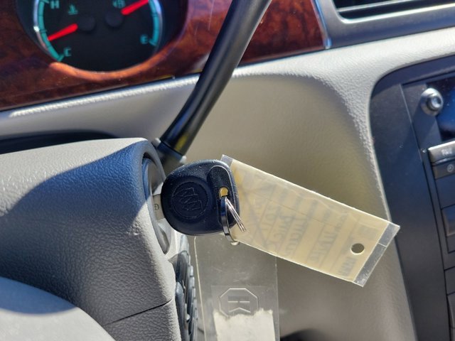 Used 2011 Buick Lucerne CXL image 29