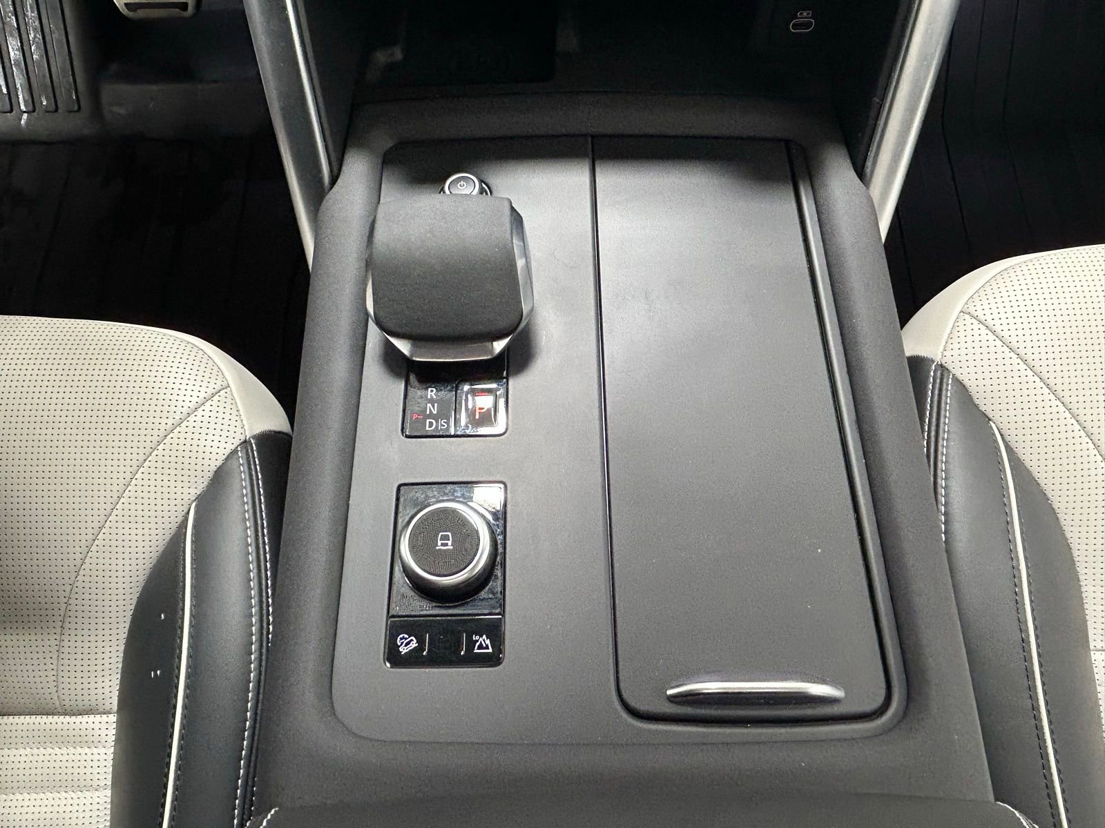 Used 2023 Land Rover Discovery HSE R-Dynamic image 22