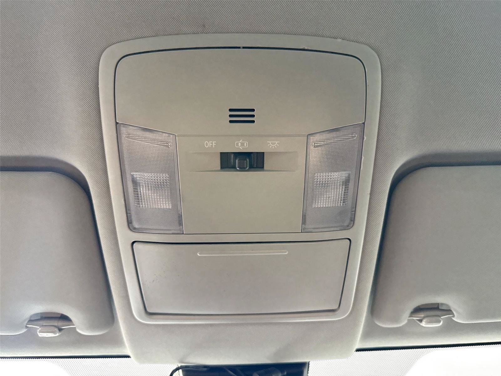 Used 2018 Toyota RAV4 LE FWD image 6