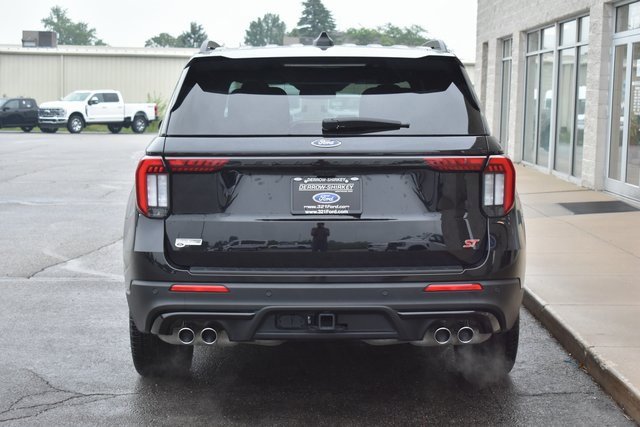 Used 2025 Ford Explorer ST image 5