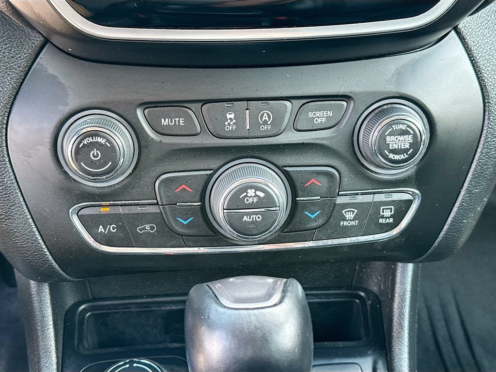 Used 2021 Jeep Cherokee Limited w/ Mopar Interior Package AWD/4WD image 15