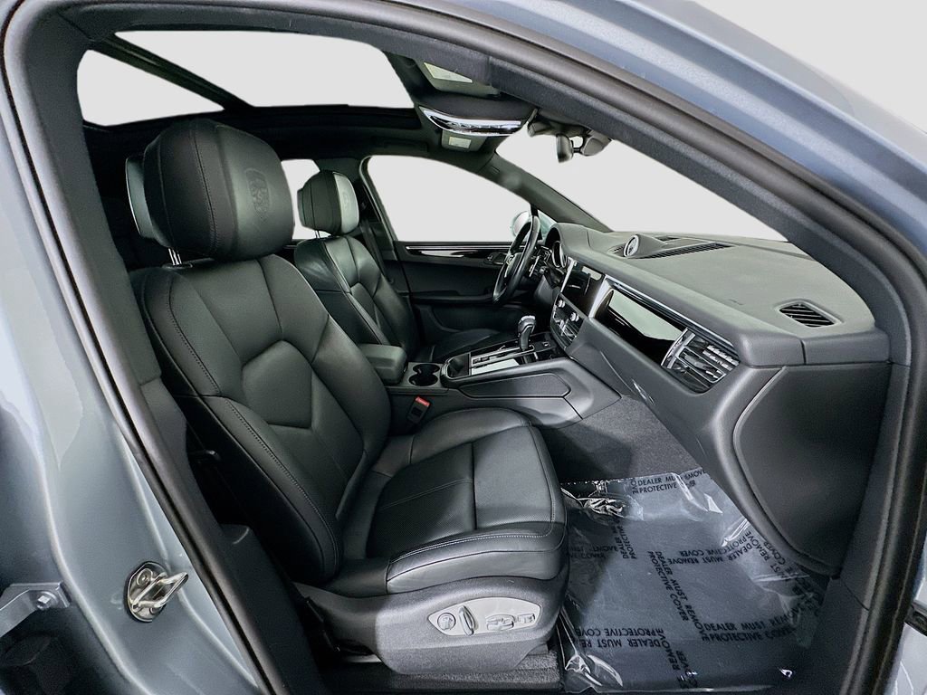 Certified 2023 Porsche Macan S AWD/4WD image 31