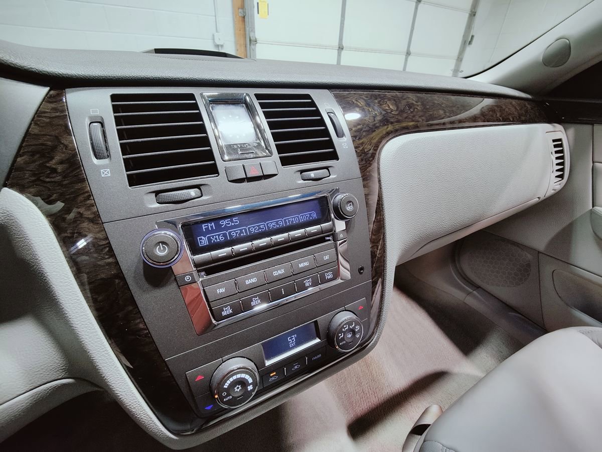 Used 2009 Cadillac DTS w/ Trunk Convenience Package FWD image 35