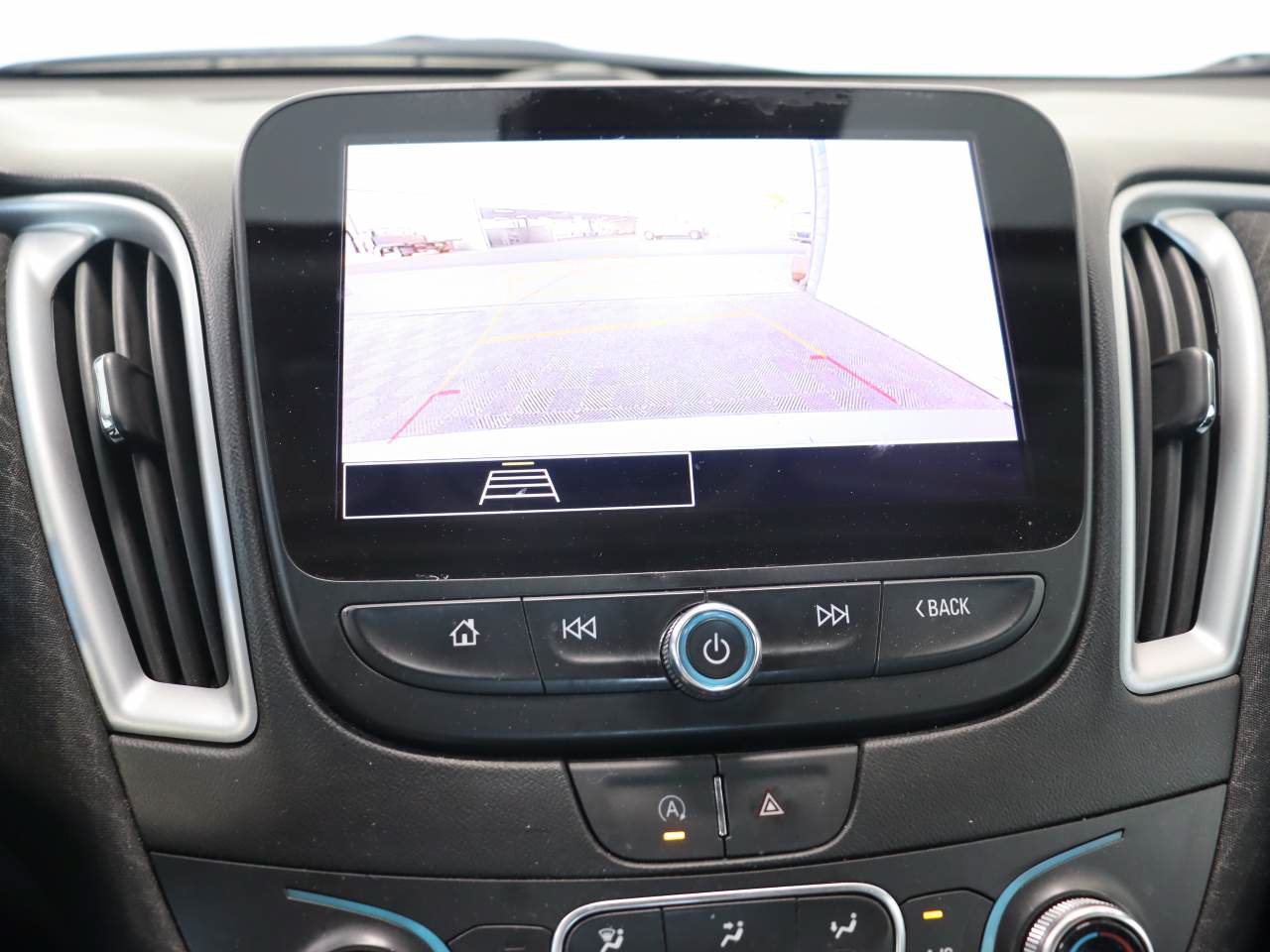 Used 2024 Chevrolet Malibu LT FWD image 12