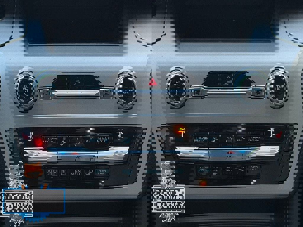 Used 2021 Ford Explorer XLT image 16