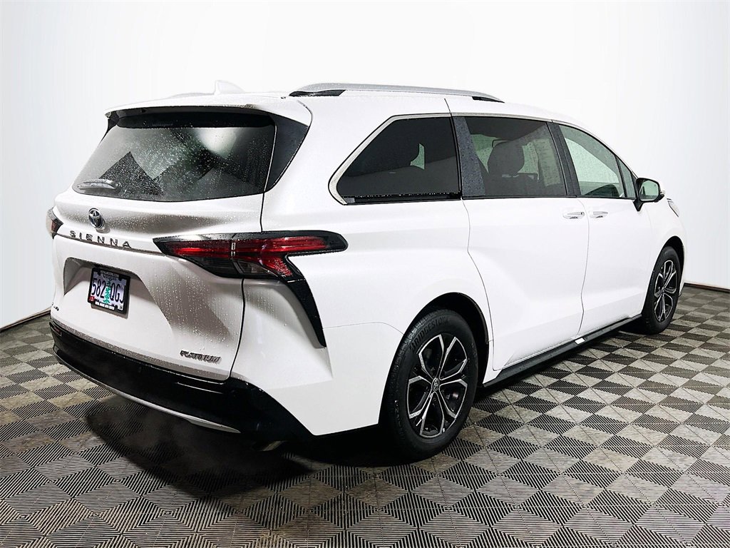 Certified 2025 Toyota Sienna Platinum image 8