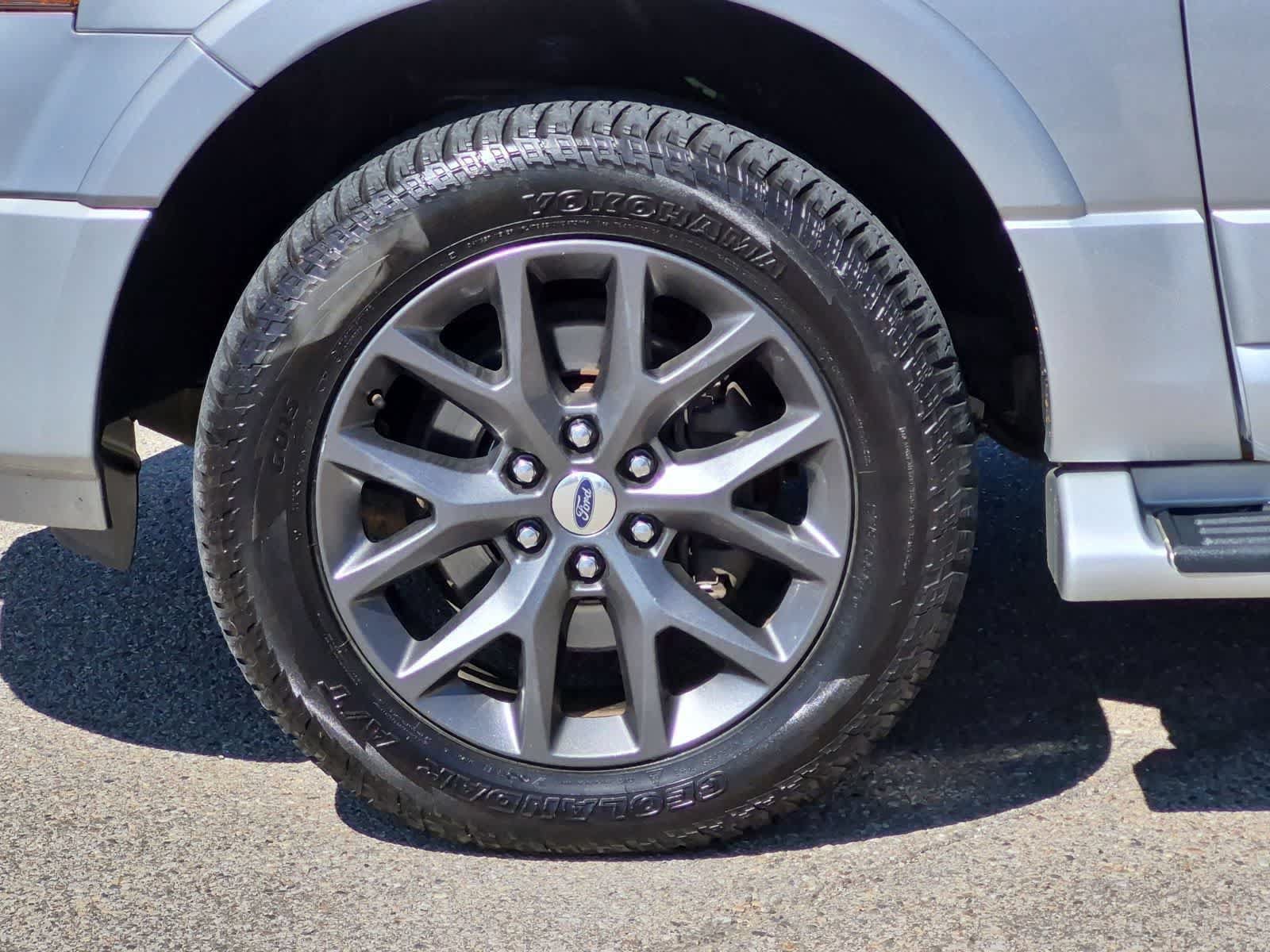 Used 2017 Ford Expedition Limited w/ Limited Appearance Package AWD/4WD image 14