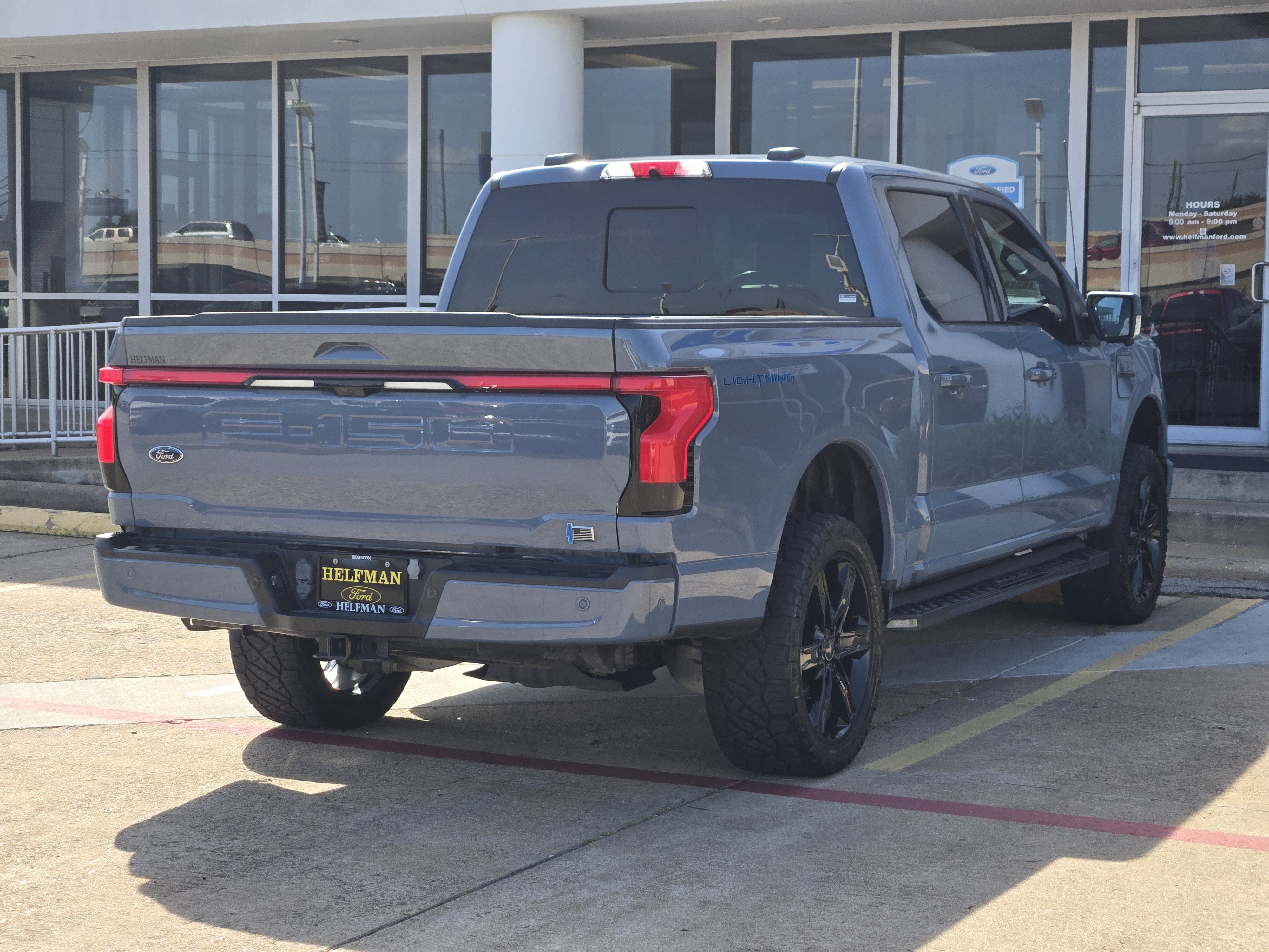 Used 2023 Ford F150 Lightning Platinum AWD/4WD image 4