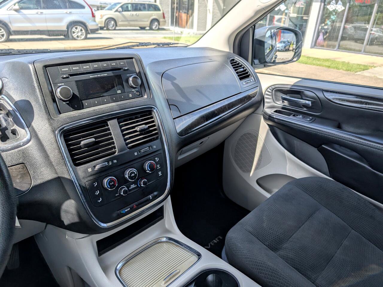 Used 2015 Dodge Grand Caravan SXT image 17